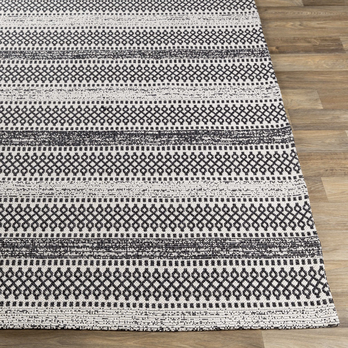 2x7 Stone Global Black Runner Area Rug G637901